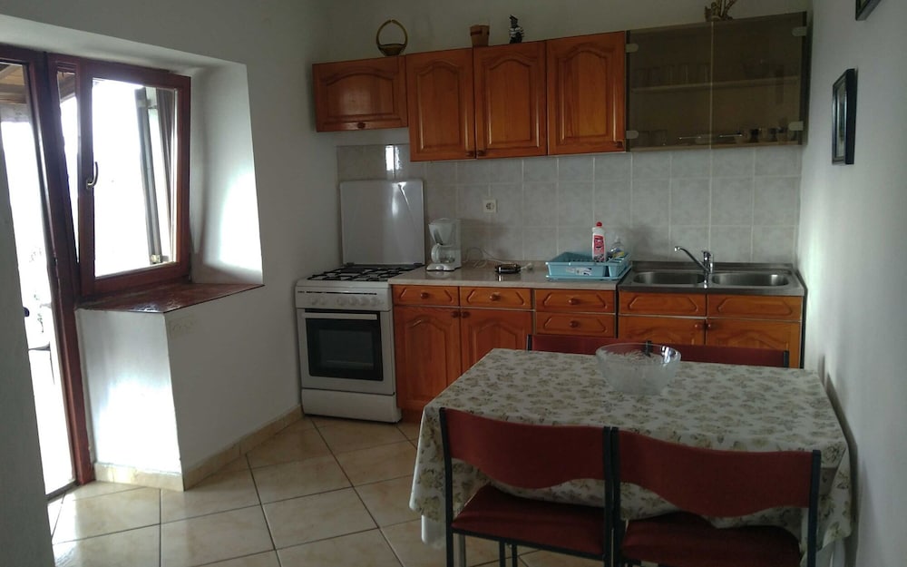 Bright and Modern: Fully Furnished Krk Apartments With Private Parking