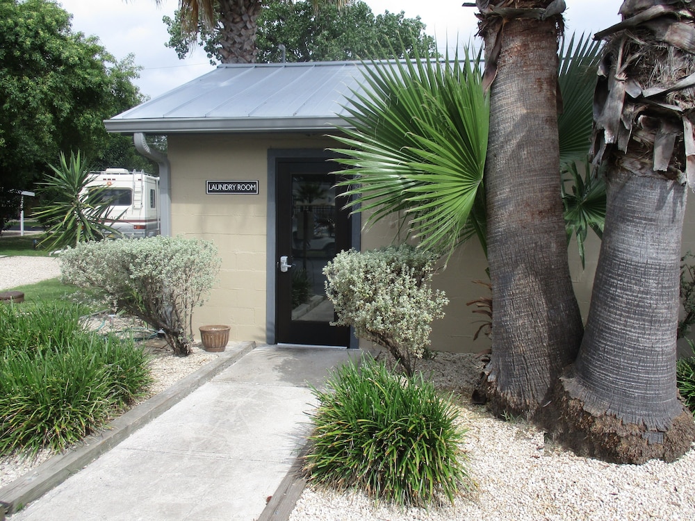 Travelers World RV Resort