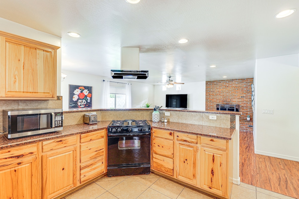 Charming Home w/ Pool - Near Mesa Arts Center! - Property Image 26