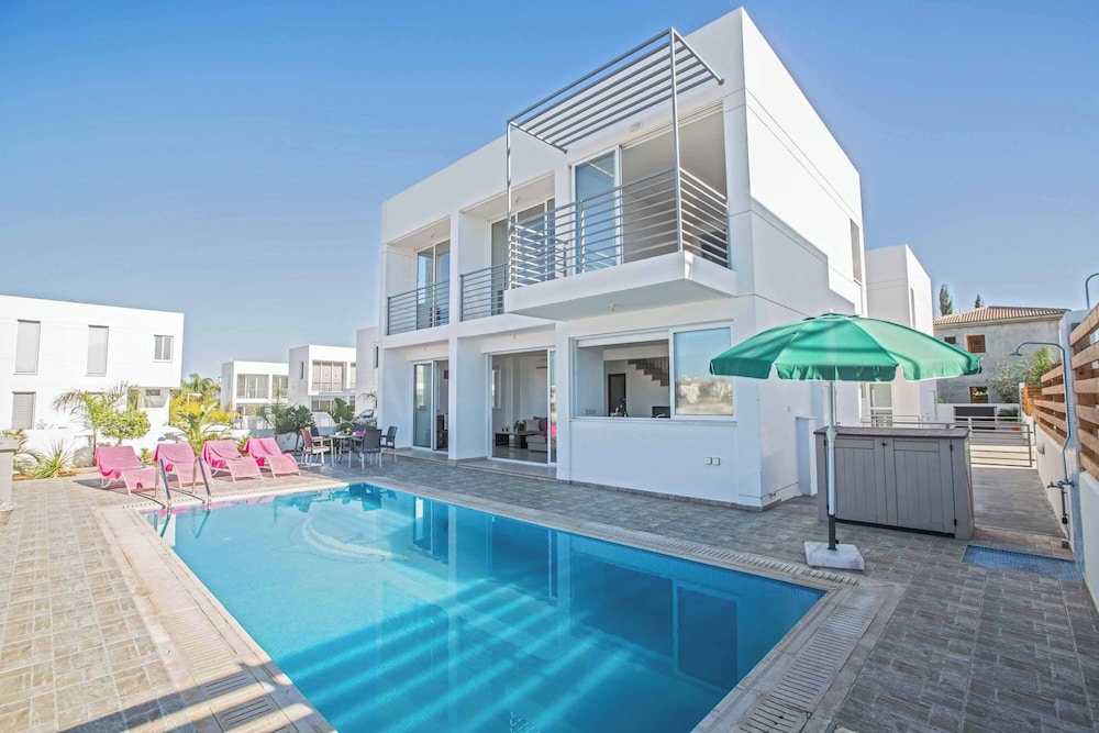 Protaras Pearl Pe16