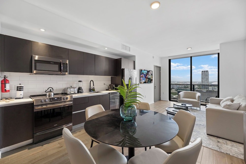 Luxury Spacious Condo at Downtown Miami