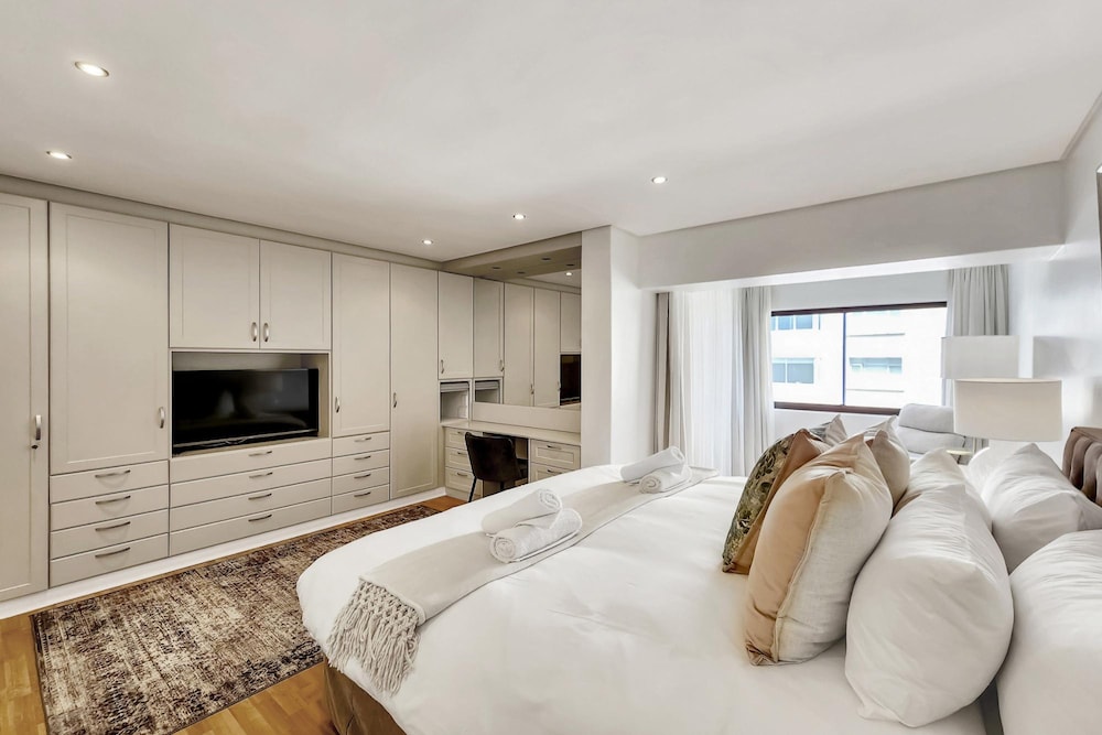 3bed Apartment in Cape Town w Views Ocean Outlook