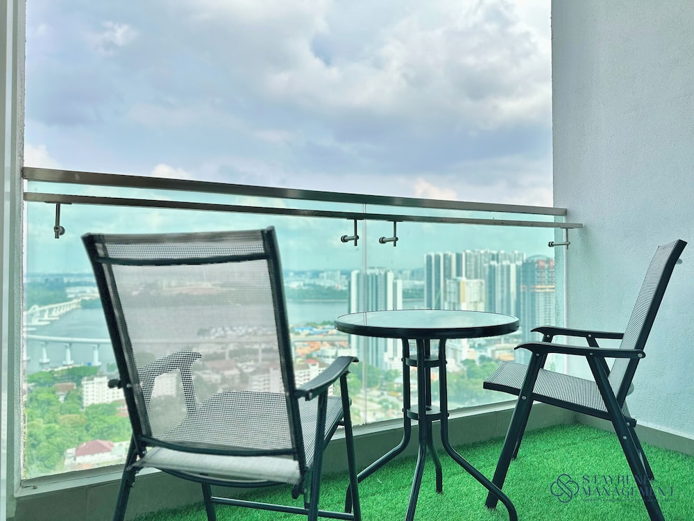 Paragon Suites CIQ By Stayrene