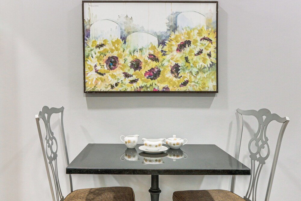 1 Mi to Dtwn Cumberland: Historic Apt w/ Patio!