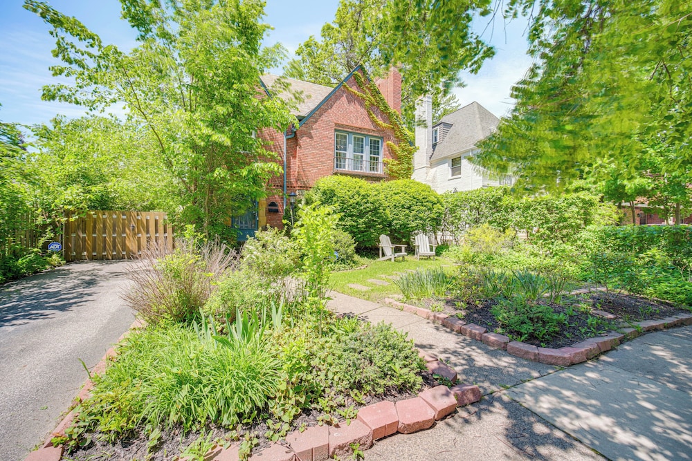 9 Mi to Cleveland: Home Near Hospitals & Colleges