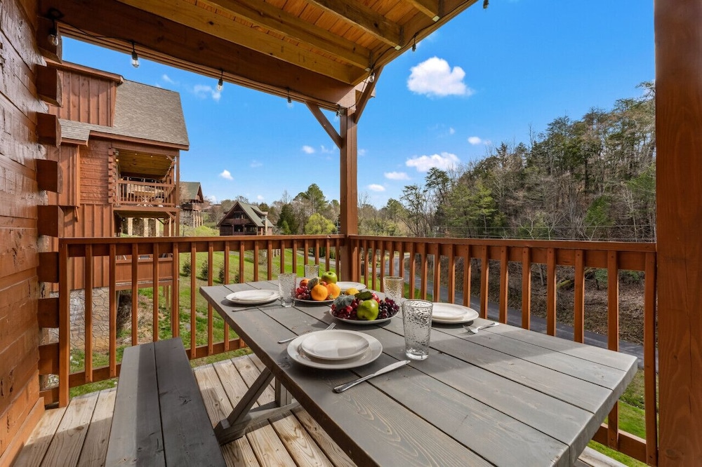Rustic Mountain Retreat by Ghosal Luxury Lodging - Property Image 6