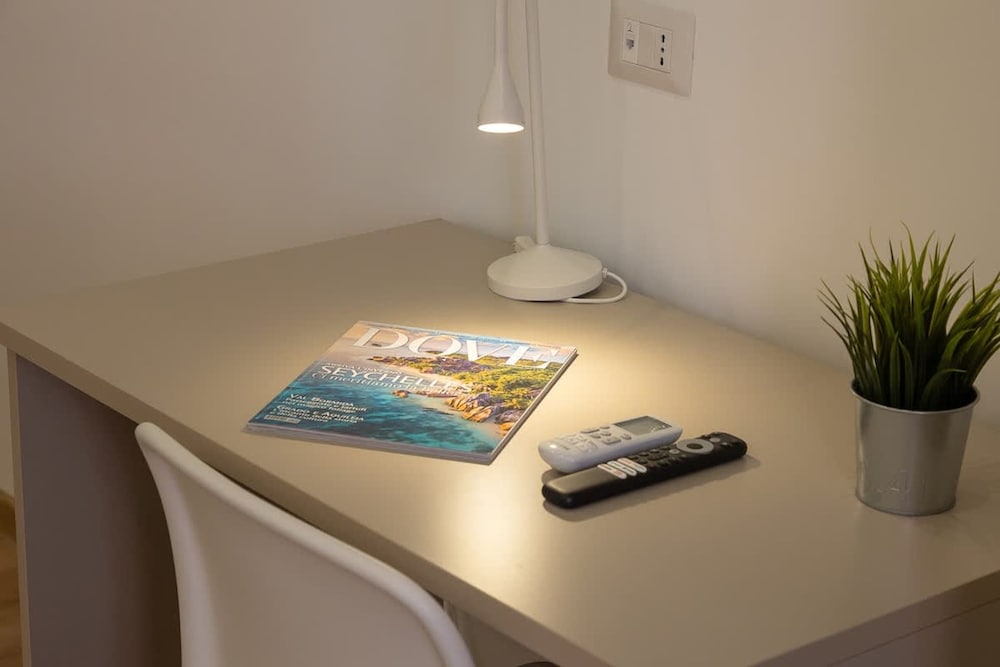 Colosseum Holidays - Three-bedroom Apartment