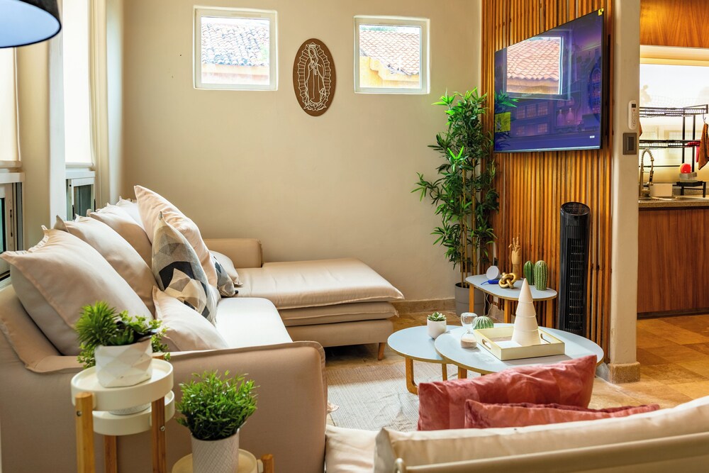 Family Condo with 3 BDR Pool & Hot tub