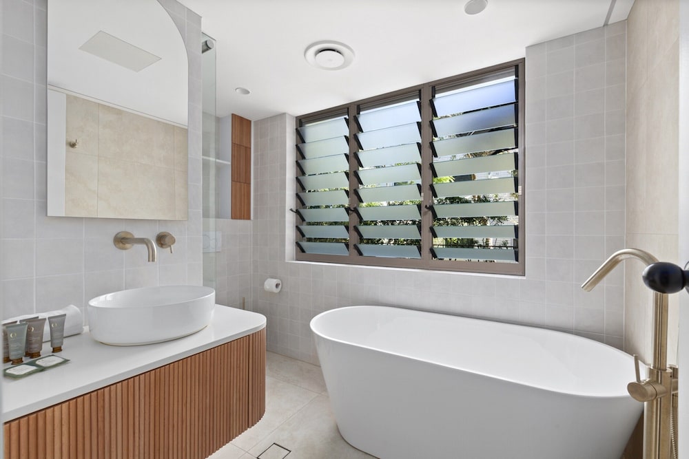 Stylish 3-bed Newport Stay With Balcony