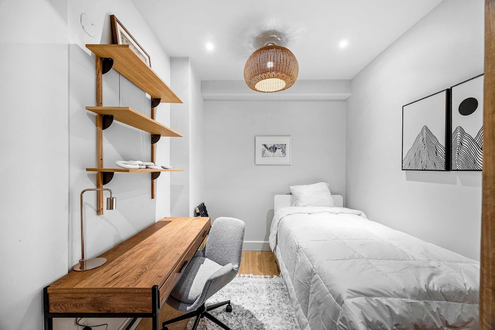 Havemeyer by Rove Travel Duplex Loft w Terrace