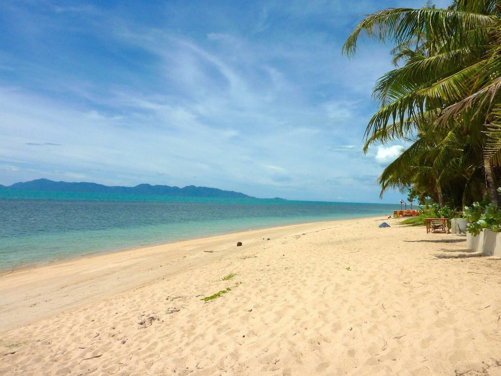 Luxurious Thai-style Villa With a Swimming Pool Just 20 Meters From Beach Access