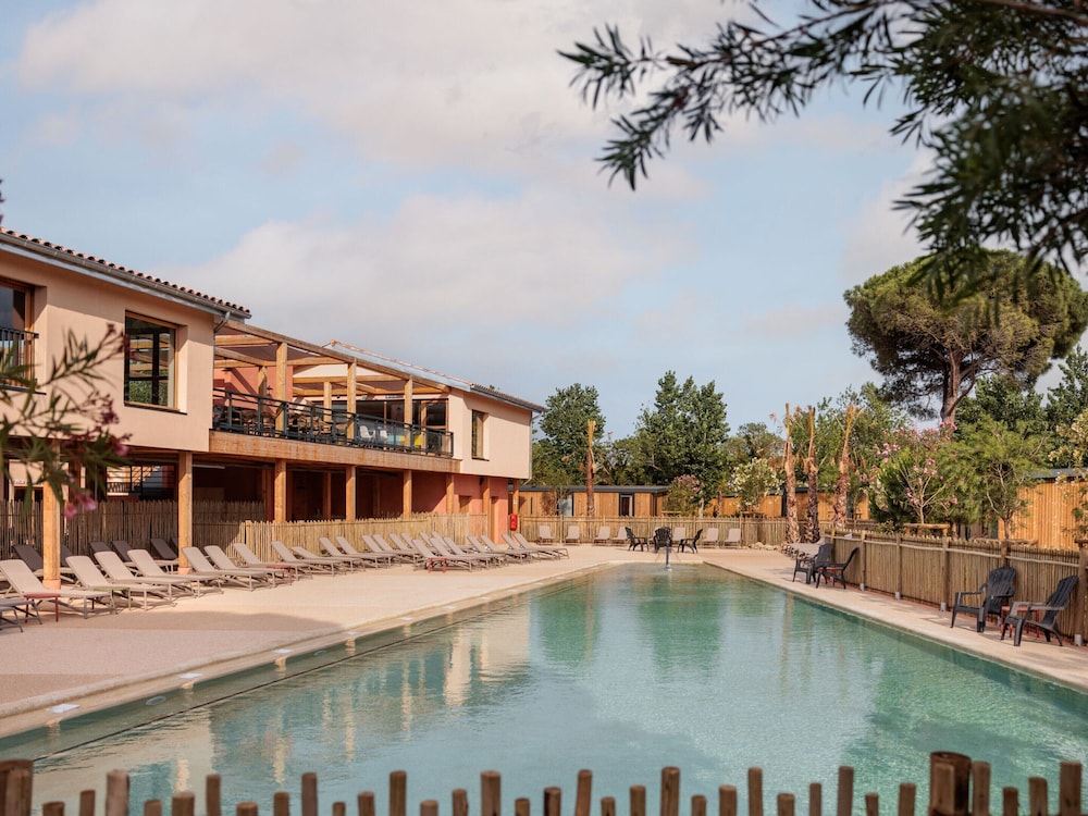 Chalet in Agde Near Mediterranean Beach