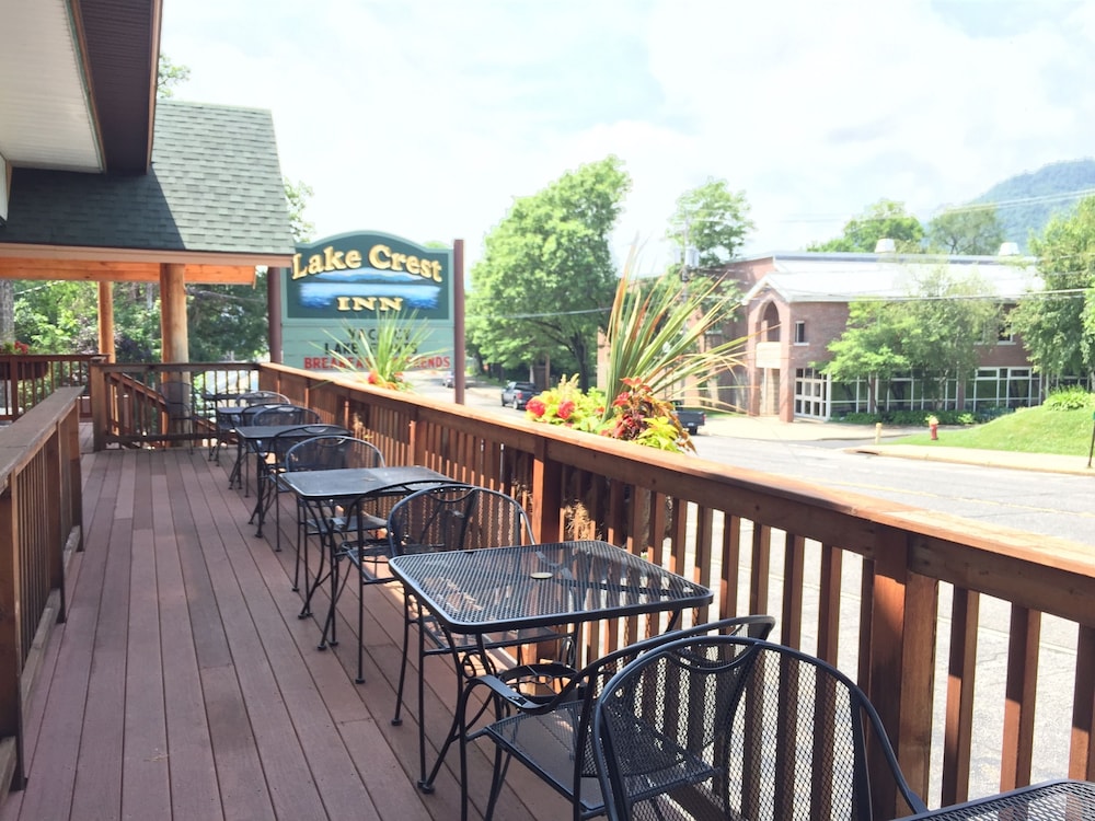 Lake Crest Inn