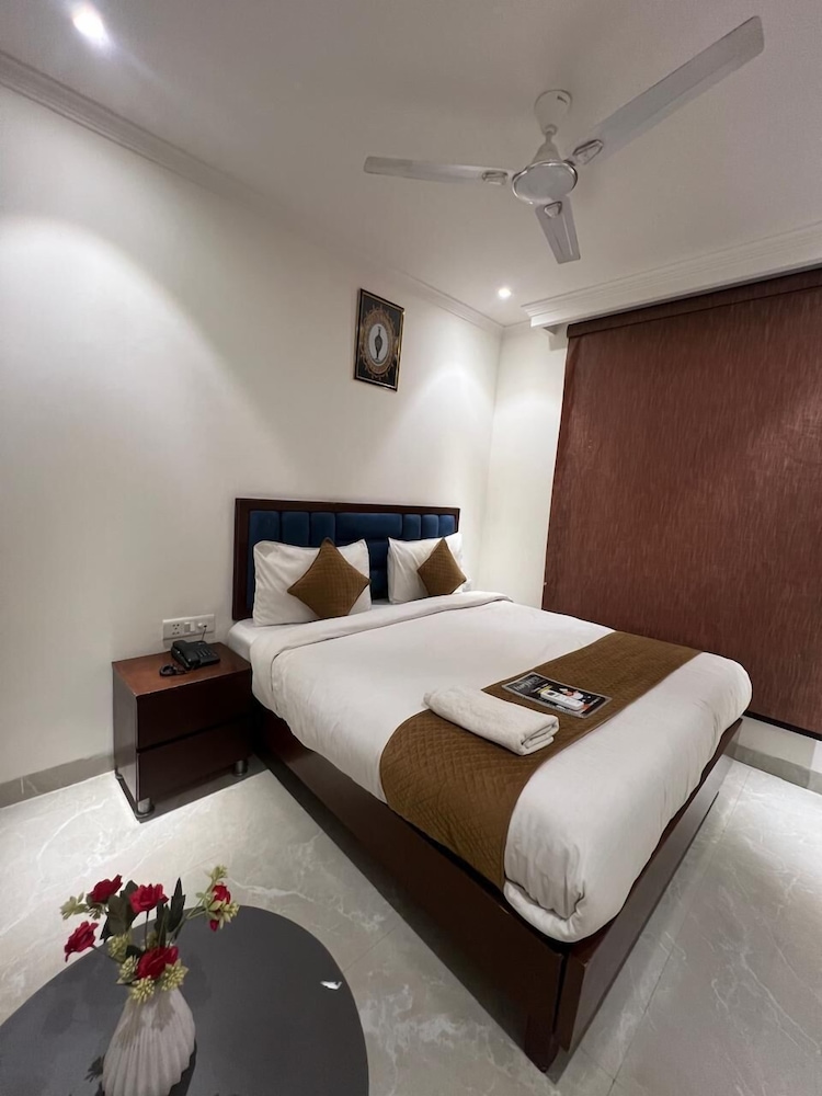SS Hotel