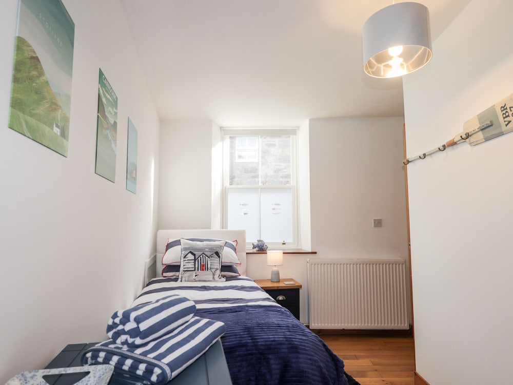 2 Seafield Place