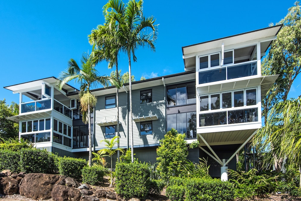 Oasis 1 Hamilton Island 2 Bedroom Apartment In Central Location With Golf Buggy
