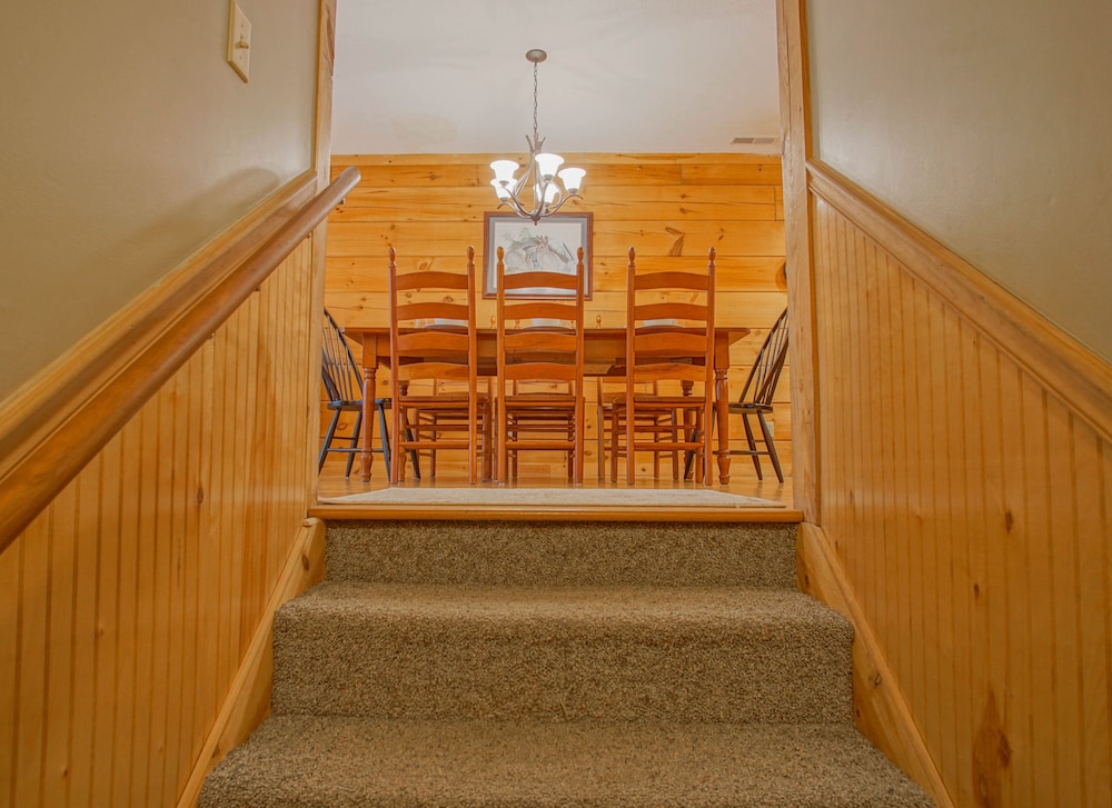 Loggers Run #7: 5 Bedrooms, 3.5 Bath: Slope Side. Overlooks The Ski Trail !
