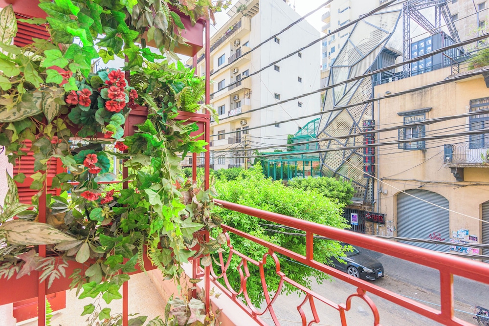 Stairway - Cozy Studios In Mar Mikhael