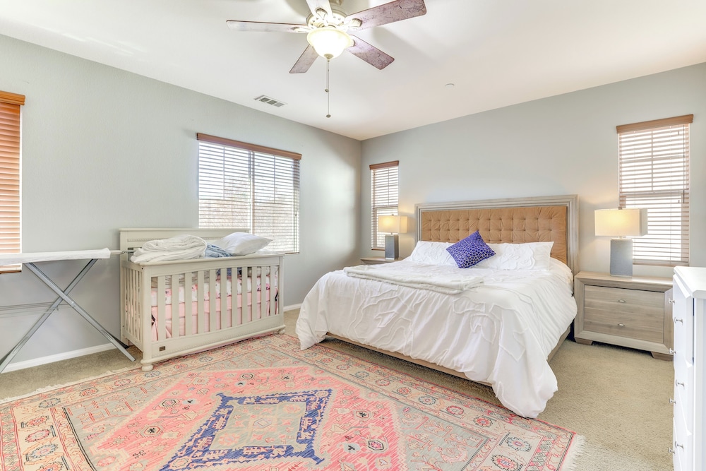 14 Mi to Old Town Temecula: Luxe Fallbrook Home!