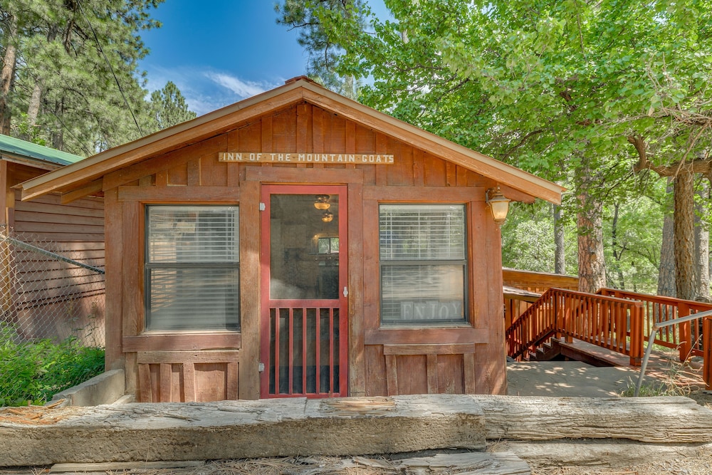 Hotel Inn of the Mountain Goats Ruidoso Cabin w/ Deck! - Image 1