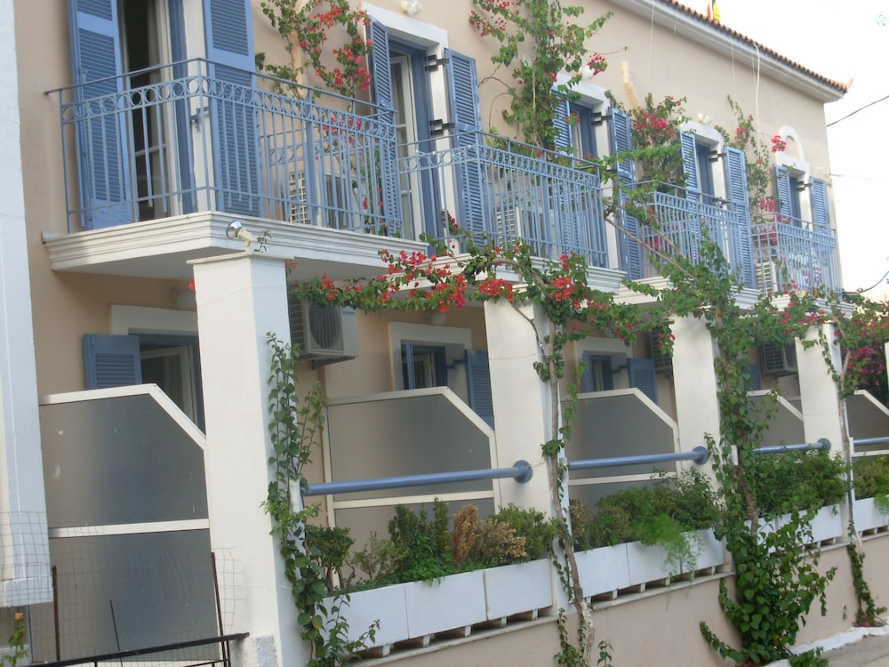 Louisa Apartments