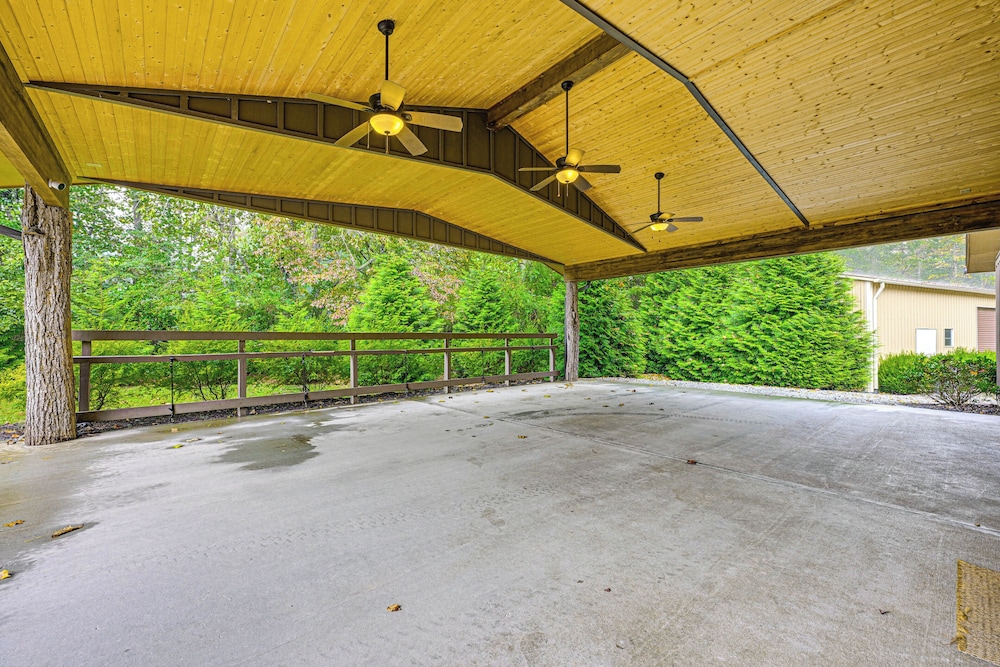 28 Acres: Home w/ Barn & Fire Pit Near Franklin!