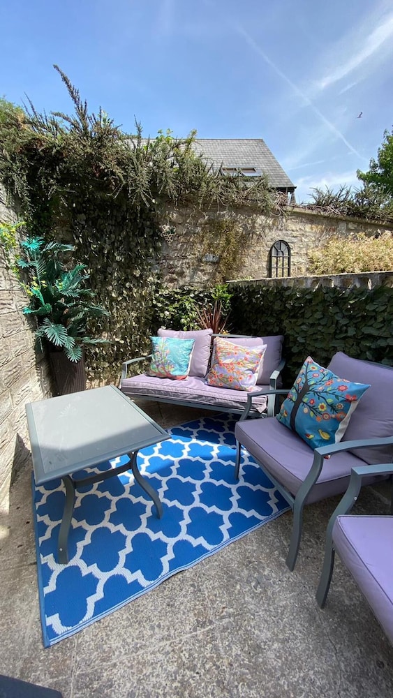 Lovely 3-bed House in Bridgend 7min From Porthcawl