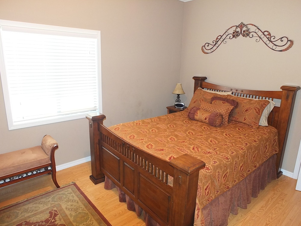 551 Dolliver 4 Bedroom Home by Redawning view 4