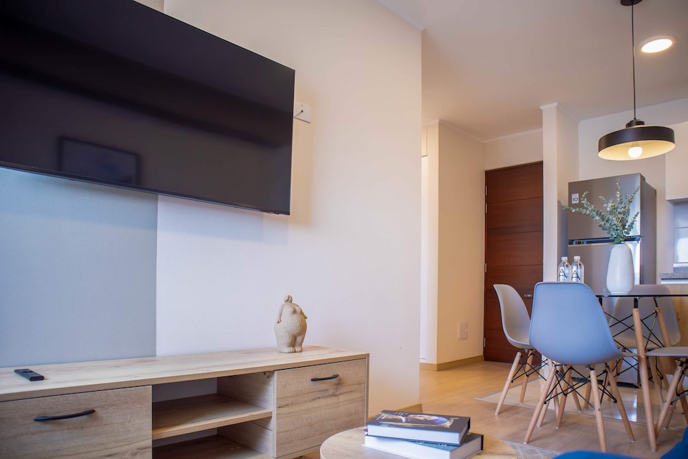w Alluring 2BR w Balcony in Barranco