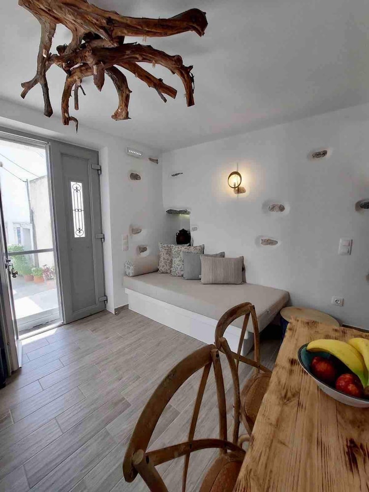 My Grandma s Home Naxos
