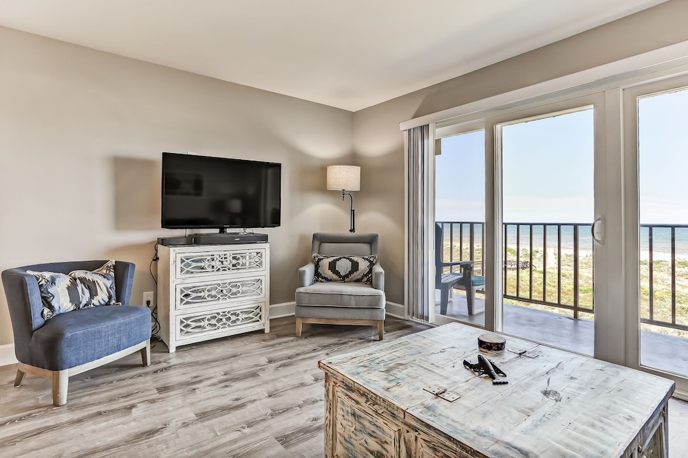 Ketch Courtyard 302 2 Bedroom Condo