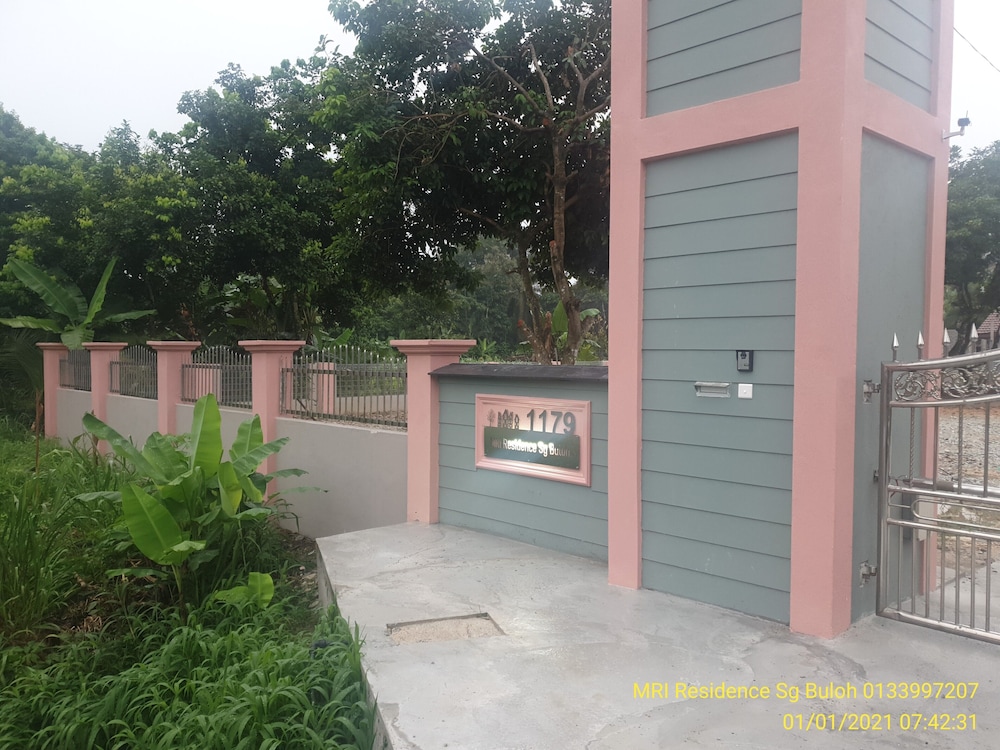 Mri Homestay Sg Buloh - Studio Unit With Chargeable Private Pool photo 2