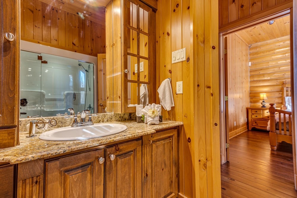 Grand Duc 74 - Gorgeous log Cottage With Private hot tub Heated Pool and Sauna