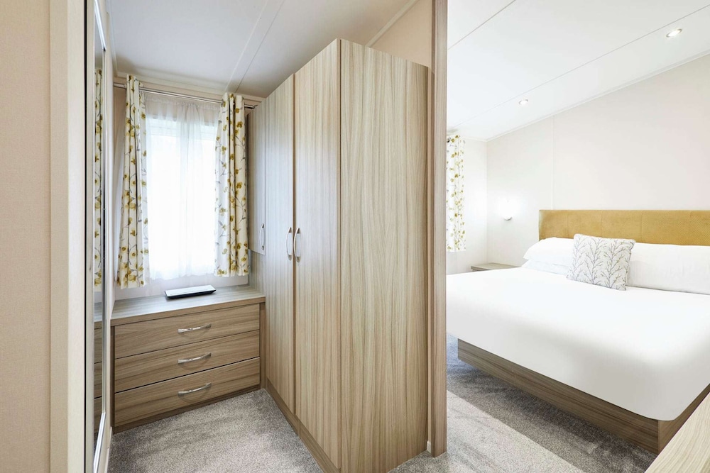 Host Stay Woodpecker Lodge
