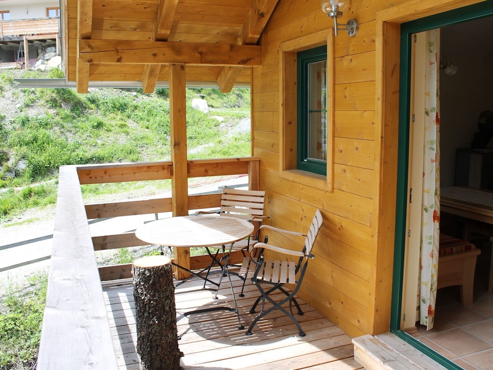 Sunlit Cabin With Jacuzzi in Turracherhohe