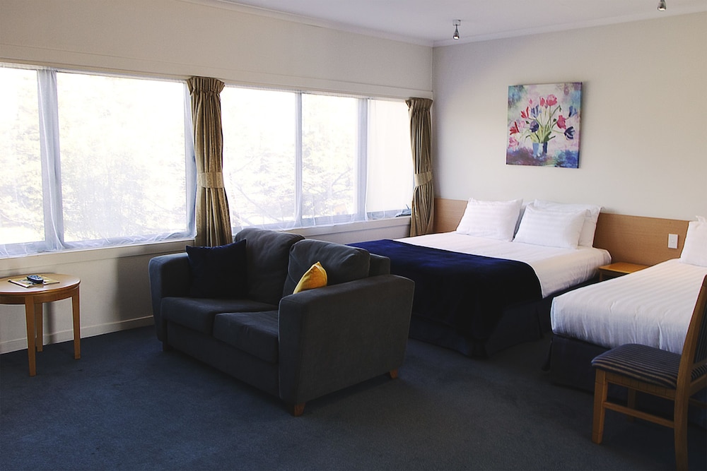 Saxton Lodge