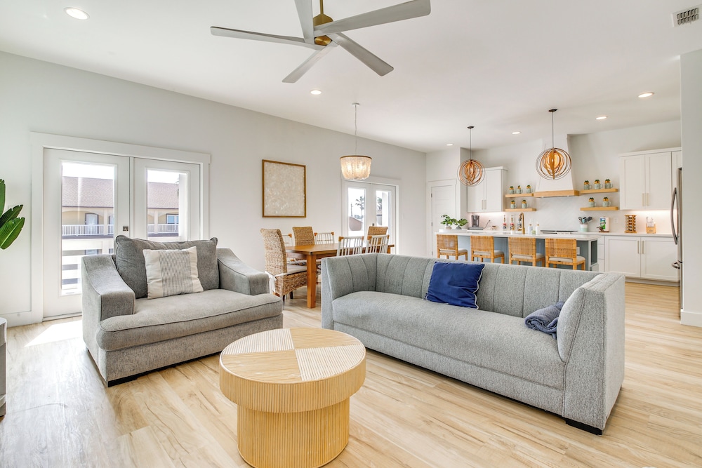 1 Block to Beach: South Padre Island Paradise!