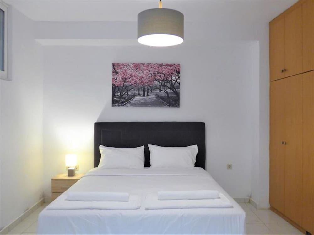 "kalamaki Plaza Apartments 'elia'"