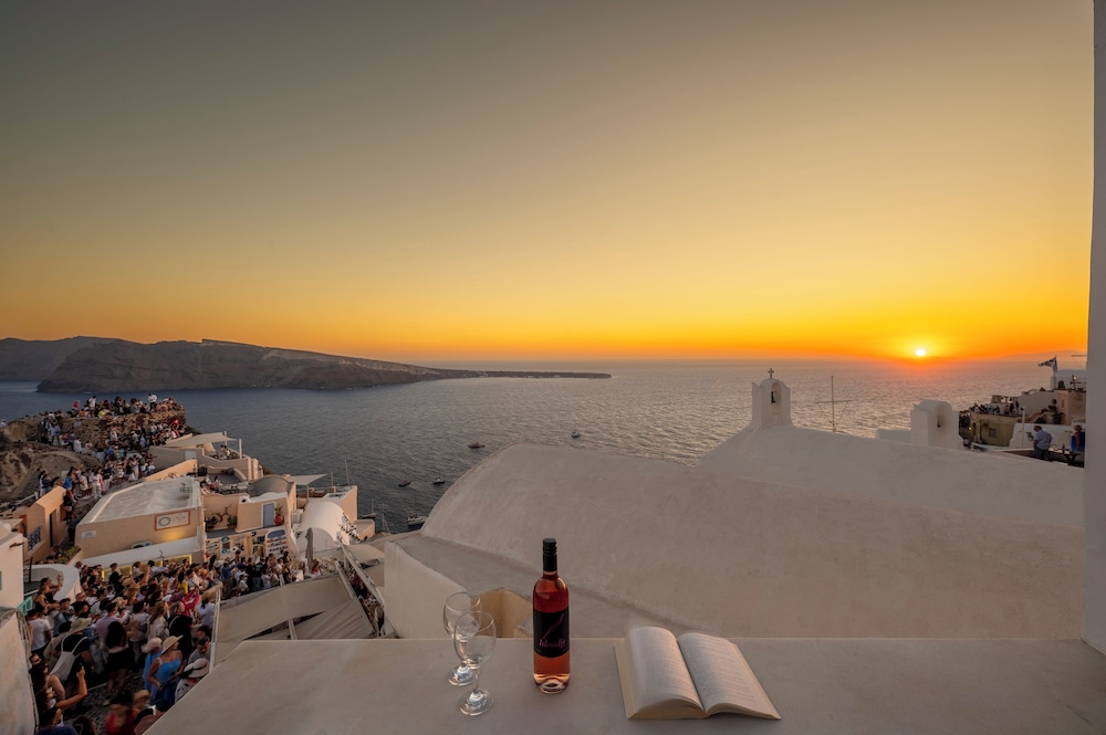Sole d'oro Sunset & Caldera View Grand Suite view 5
