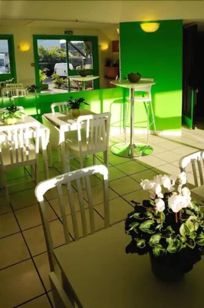 Lemon Hotel Vigneux - Property Image 9