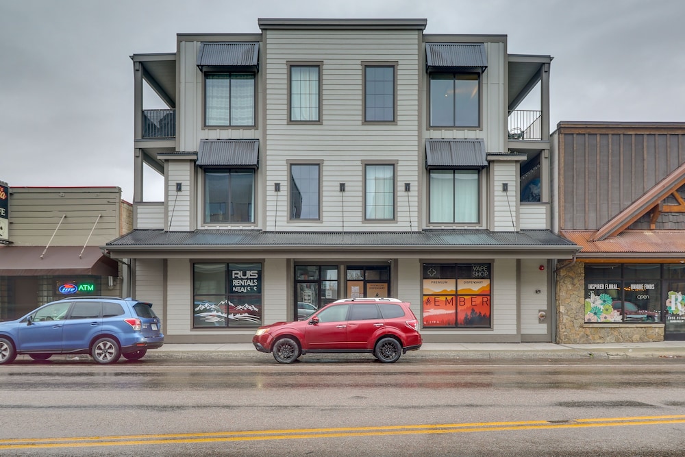 Downtown Columbia Falls Condo: 16 Mi to Ski Resort view 4