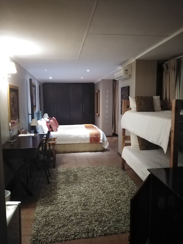 Acacia Guesthouse view 4