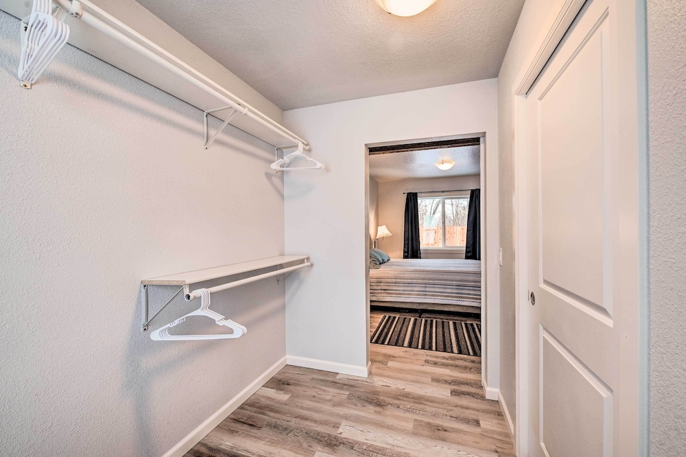 Kenai Home w/ Fireplace < 10 Mi to Big Eddy!