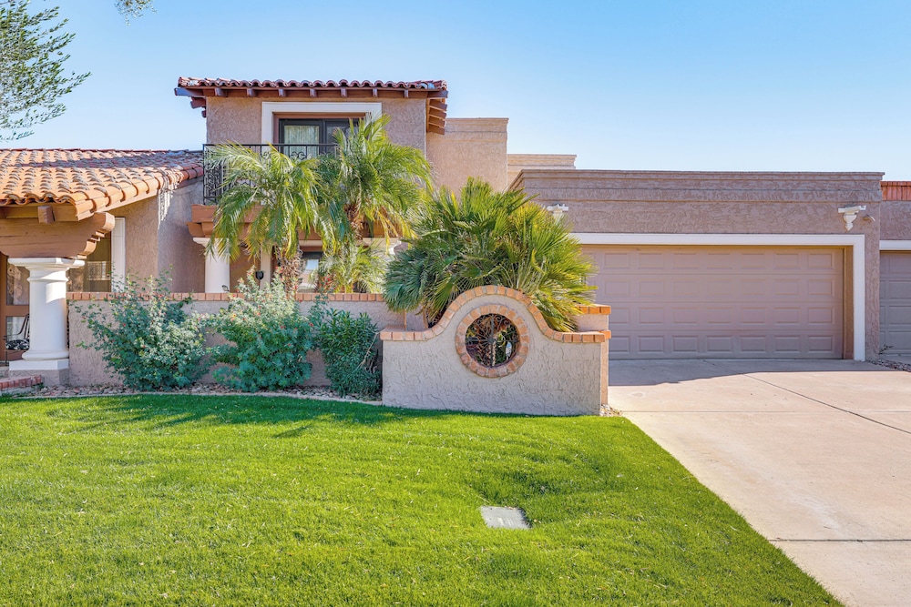 Modern Scottsdale Townhome w/ Heated Pool Access