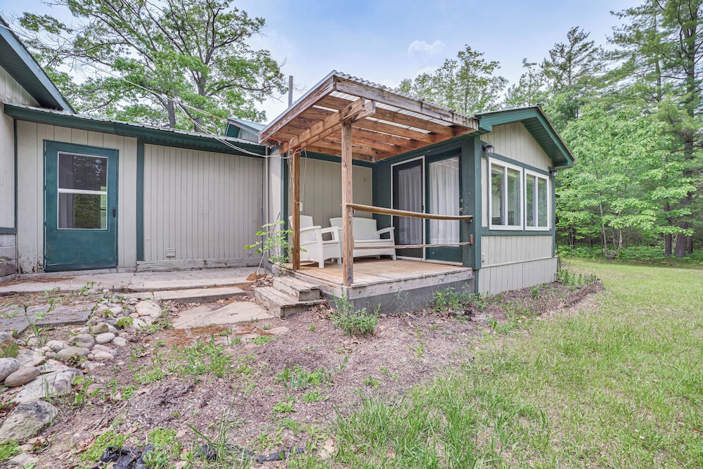 16 Mi to Clear Lake State Park: Secluded Cabin