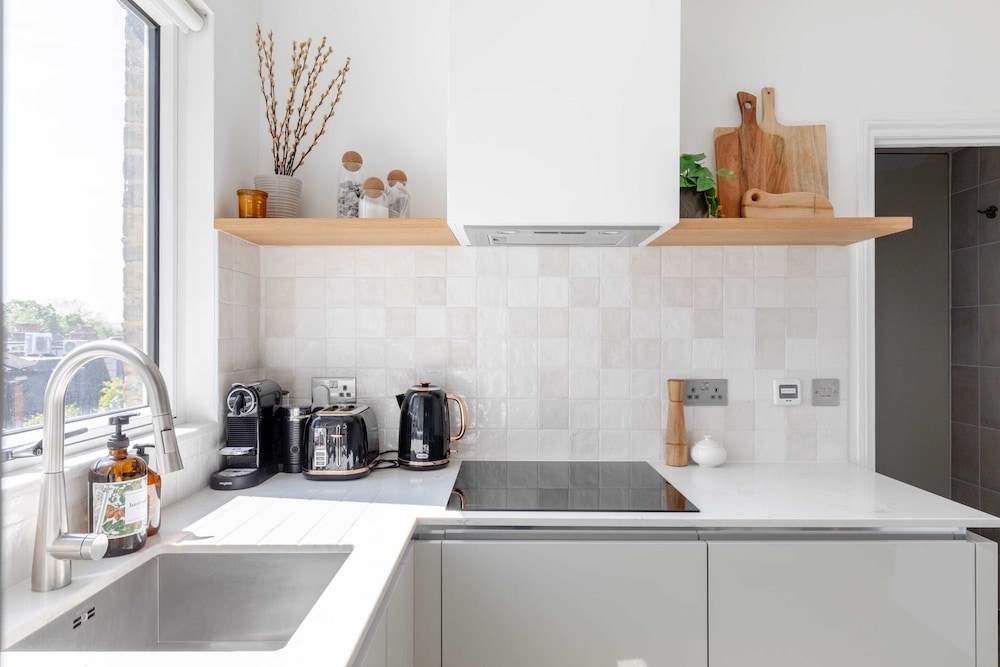 Sleek Scandi-inspired 2BD Flat, Fulham