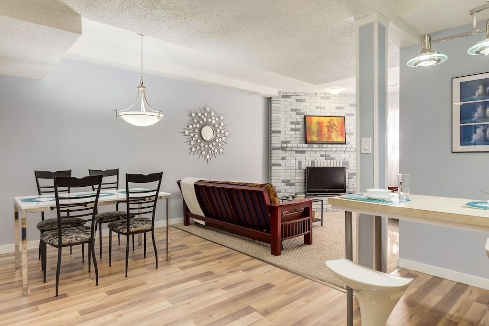 4 Bedroom Suite in Calgary - Image 5