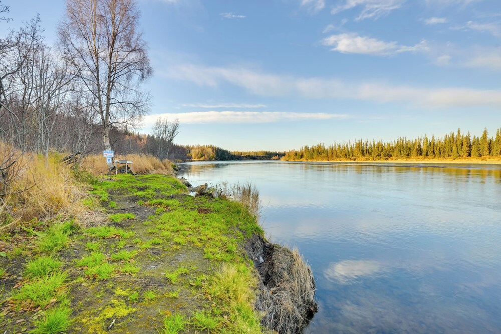 Kenai River Views & Access: Soldotna Apartment!