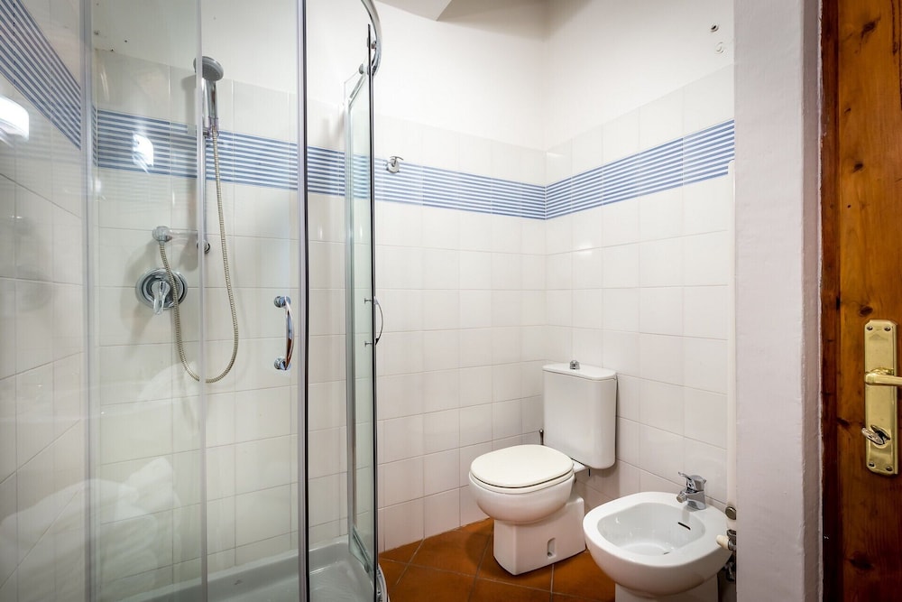 Classic Tuscany Apartment A by Mmega