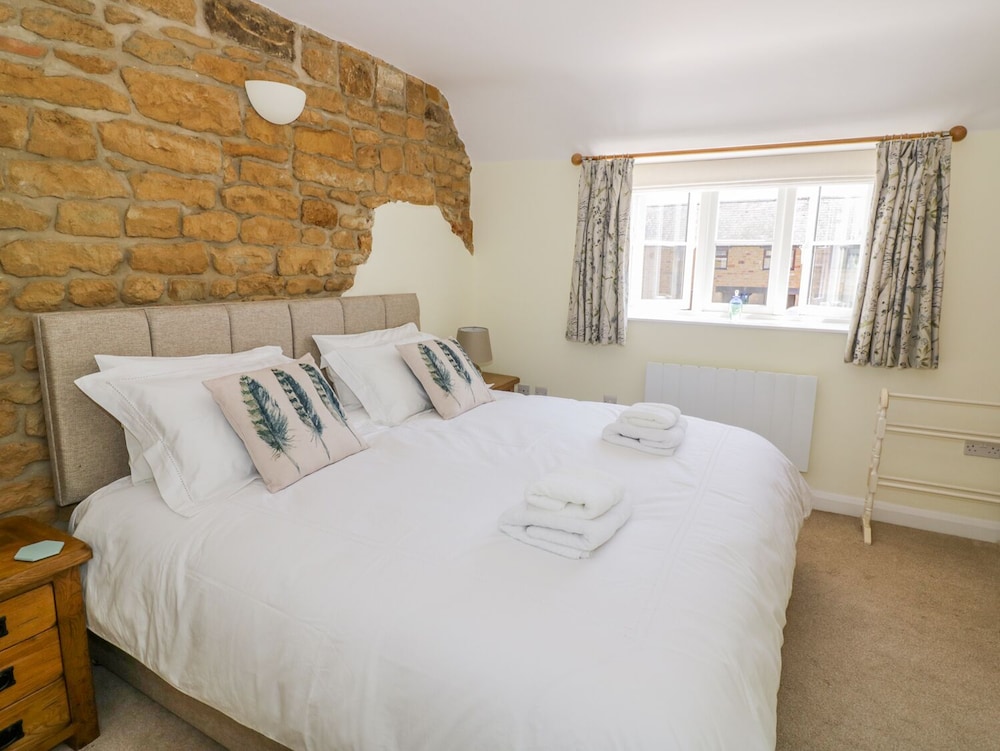 Treacle Cottage view 3
